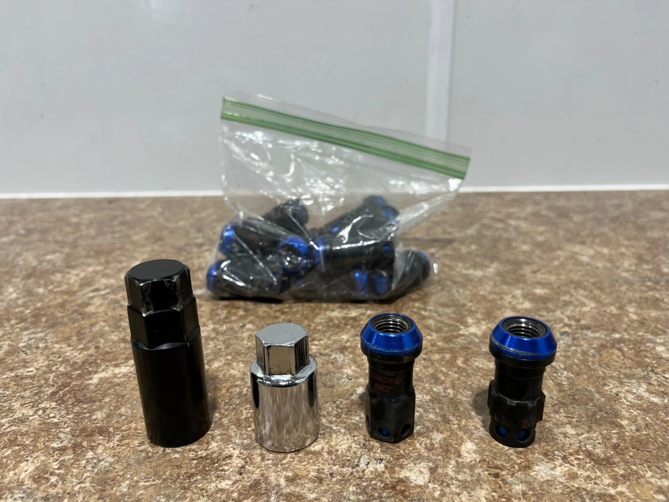 2003 VOLVO V40 WAGON WHEEL STUDS WITH LOCKING LUG. COMPLETE SET - Image 1 of 1