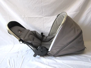 Mamas & Papas Flip xt Ocarro Seat unit, Hood and Fabric Grey - Picture 1 of 9