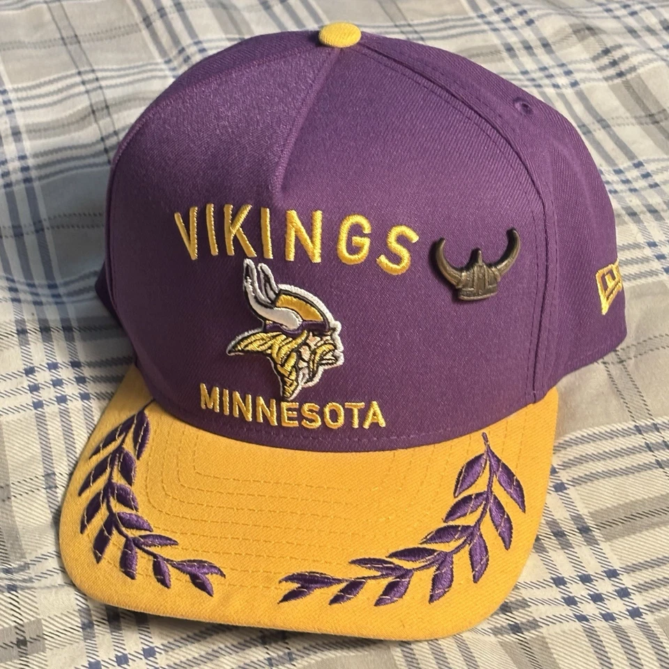 Minnesota Vikings New Era 59Fifty Fitted Hat Size 7 5/8 With Pin - Image 1 of 1