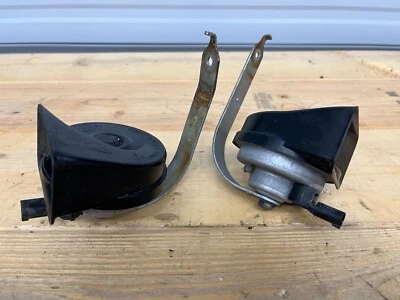 02-05 BMW 745Li 745i E66 E65 High Low Tone Horn Signal W/ Bracket 0055306 OEM - Image 1 of 4