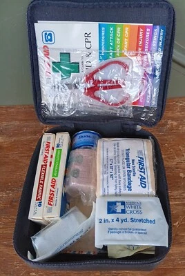 Genuine OEM TOYOTA First Aid Kit ~ Tacoma FJ 4Runner RAV4 Off Road ~ PT-420 Foto 1 de 4