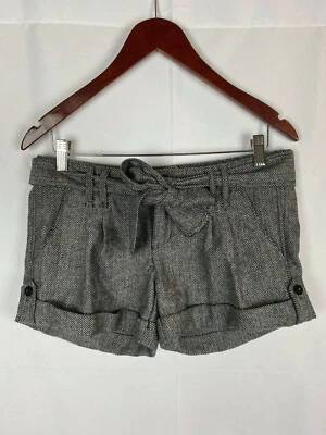 Forever 21 中号女式 Zenana 灰色黑色打褶腰带袖口 (AAB) — 第 1/4 张图片