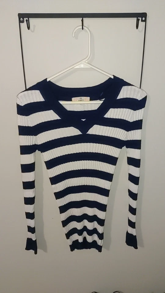 Kohl's Sweater Size Large  - Image 1 of 1
