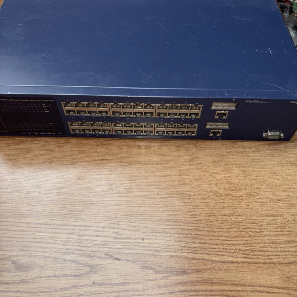 Netgear FSM750S - 48 10/100 Mbps Managed Stackable Switch - 2 GBIC ports - Image 1 of 4