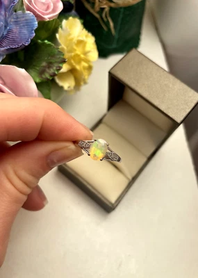 PRECIOSO ANILLO DE DIAMANTES ÓPALO ETÍOPE ORO MACIZO DE 9 QUILATES TALLA Q 8 NO ORO BLANCO DE 18 QUILATES Foto 1 de 4