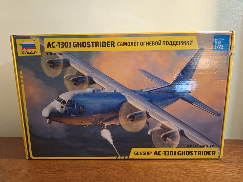 1/72 Zvezda AC-130J Ghostrider Gunship 7326 Foto 1 de 4