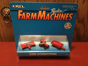 Tractor, vagón y disco Ertl Case International Micro Farm Machines #4015 1990. - Imagen 1 de 5