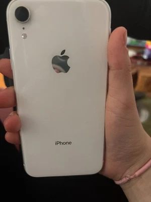 Apple iPhone XR 64GB - weiß  - Bild 1 von 2