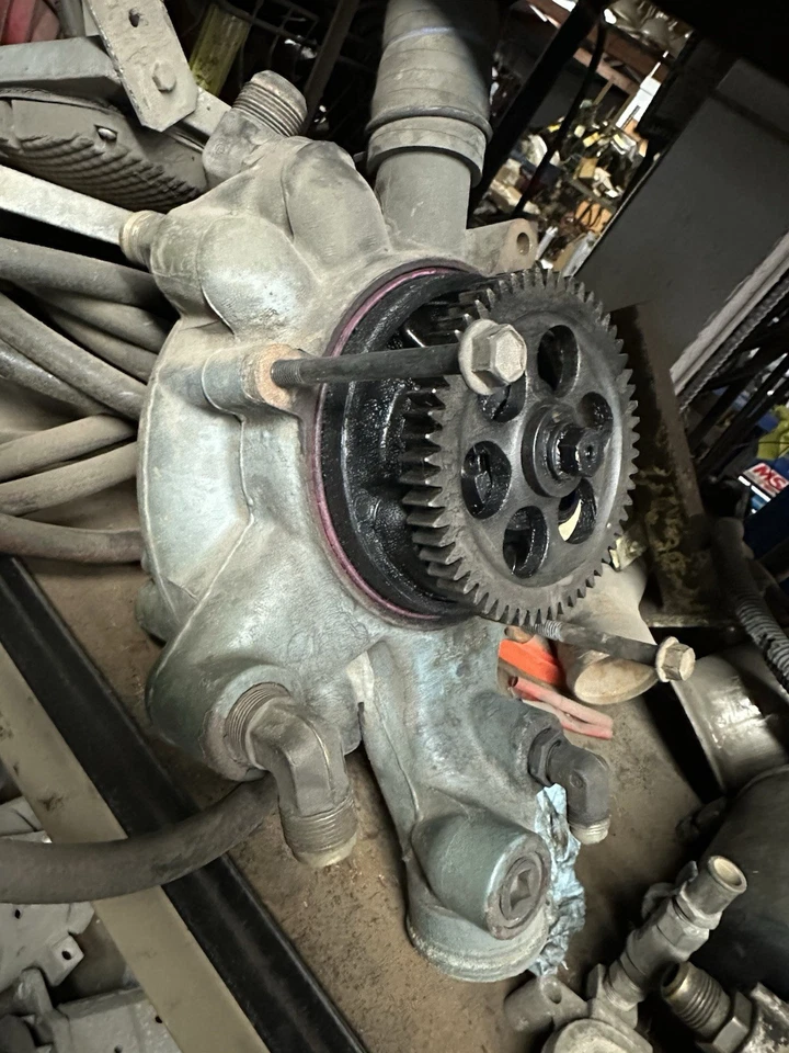 底特律 60 系列 14L 水泵 23530427 Oem — 第 1/3 张图片