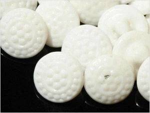 Lot (24) Czech Vintage white flower glass buttons 14mm - Picture 1 of 2