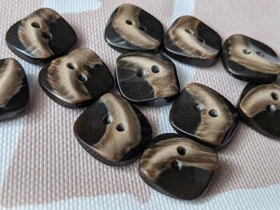 11x tolle Kunststoff-Knöpfe - Quadrat - Tracht - Braun meliert - 16mm - Bild 1 von 2