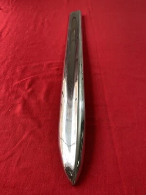 Oldsmobile Deluxe 88 1953, Super 88 Deluxe puerta trasera moldura izquierda 4618020 nuevo de fábrica original Foto 1 de 4