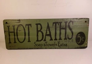 Hot Baths grün hängendes Badezimmerschild Holz Wohndeko  - Bild 1 von 4