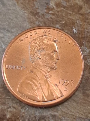 1993 D penny with double columns at back - Image 1 of 2