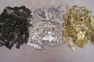 Muestra Lote Milagro - 5 Dorados, 5 Grises, 5 Plata Color Milagros Mexicanos, México - Imagen 1 de 1