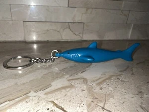 Anillo llavero figura goma tiburón 3" azul oscuro - Imagen 1 de 2