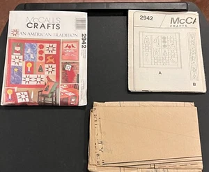 NEW MCCALLS 2942 AMERICAN TRADITIONS CHRISTMAS QUILT TABLE RUNNER PILLOW PATTERN - Picture 1 of 2