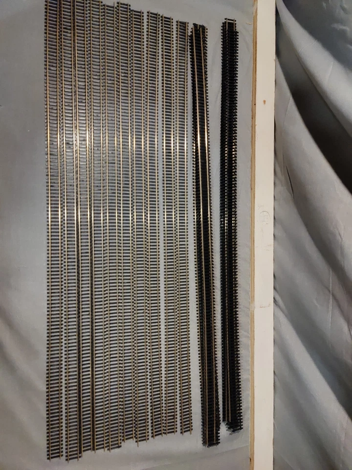 HO Scale GT Italy Ahm  Flex Track Nickel Silver Code 100 - NEW - Lot Of 25 Piece - Image 1 of 4