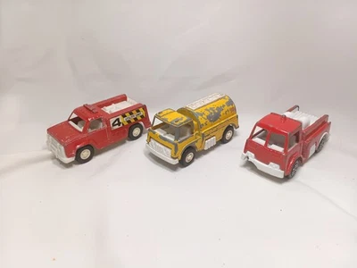 Lote de 3 juguetes Tootsie de colección camión de bomberos rojo camión de equipo grande y petrolero amarillo Foto 1 de 4