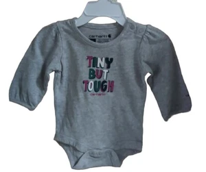 Camisa Carhartt bebé niña One Piece talla 6M "Pequeña pero resistente" - Imagen 1 de 3