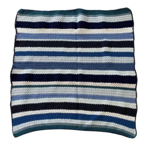 Handarbeit blau & weiß horizontal gestreift gehäkelt Babydecke Überwurf eng Strick - Bild 1 von 4