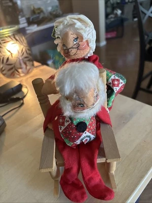 VTG Handcrafted Annalee 1963 Doll Mr. and Mrs. Claus Set in Rocking Chair Foto 1 de 4