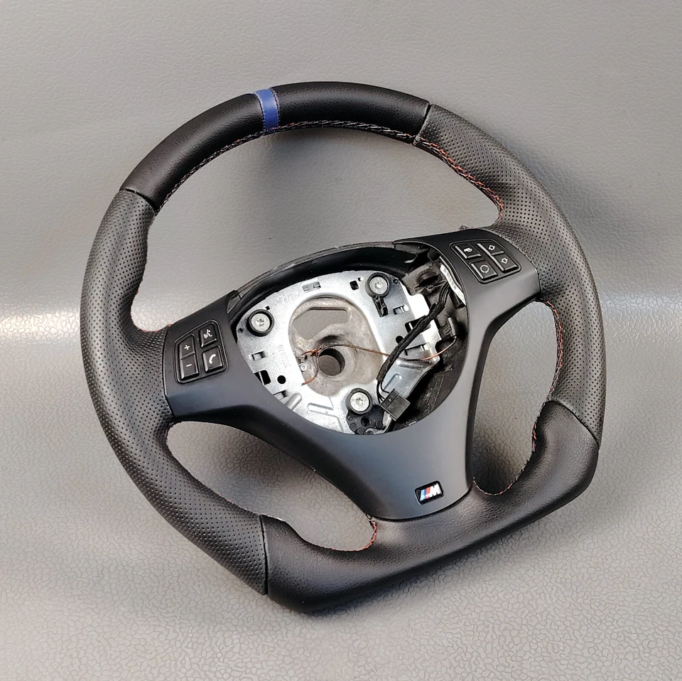 2006 2013 BMW 1 SERIES & 3 SERIES FLAT BOTTOM M SPORTS LEATHER STEERING WHEEL - Image 1 of 4