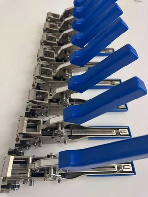 Herramienta de empalme estilo grapadora SMT para empalmar carretes SMD de componentes electrónicos EE. UU. Foto 1 de 2