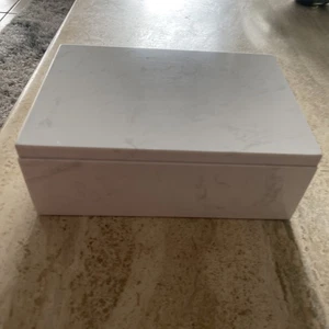 Weiße Marmor Box mit Deckel 10x7x3,5 Zoll Schmuck Cache Make-up Dekor - Bild 1 von 11