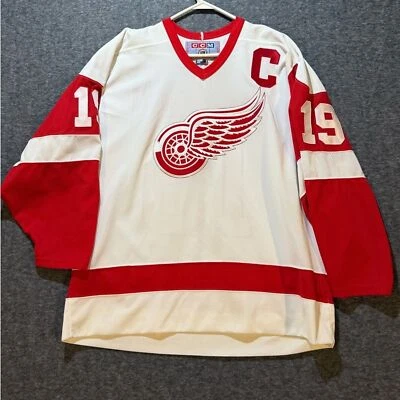 Camiseta deportiva de hockey Detroit Red Wings CCM Yzerman de colección para hombre grande NHL roja blanca #19 Foto 1 de 4