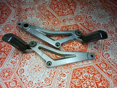 1983 1984 1985 HONDA CB650SC NIGHTHAWK LEFT RIGHT REAR FOOT PEGS & MOUNTS - Image 1 of 4