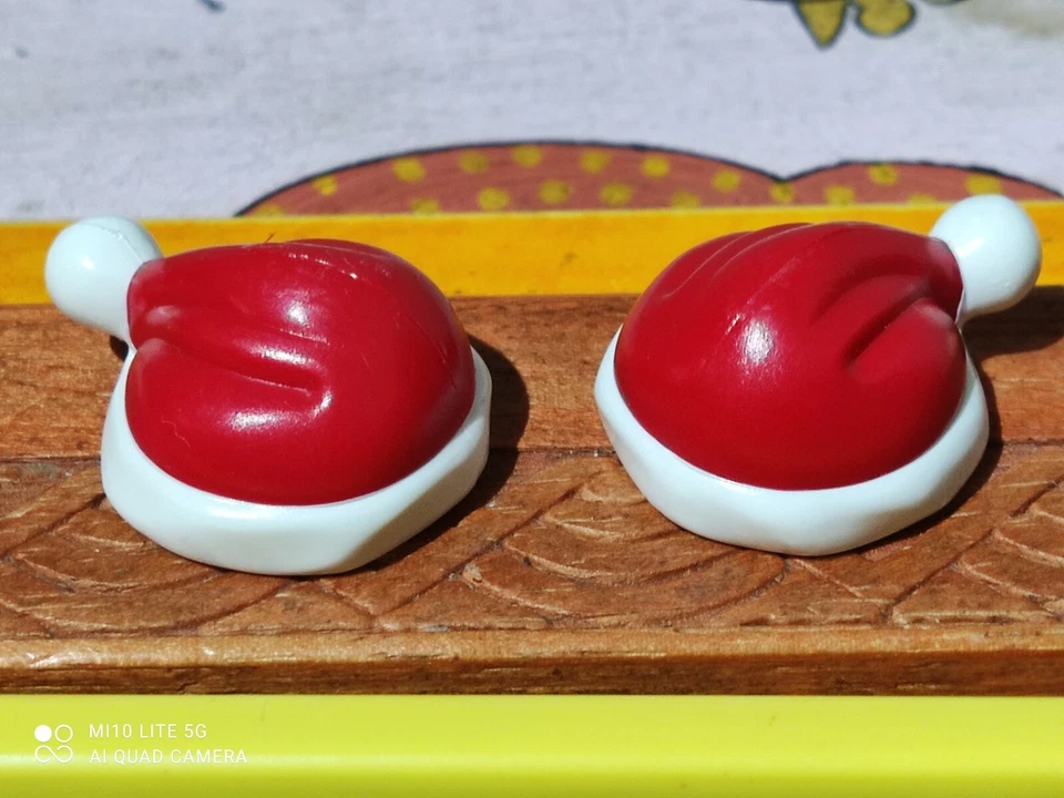 PLAYMOBIL X2 GORROS PAPA NOEL SANTA CLAUS NAVIDAD TALLER ELFOS POLO NORTE GORRO - Imagen 1 de 1