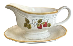 Vintage Mikasa Japan STRAWBERRY FESTIVAL Gravy Boat with Under Plate MCM Retro - Picture 1 of 12