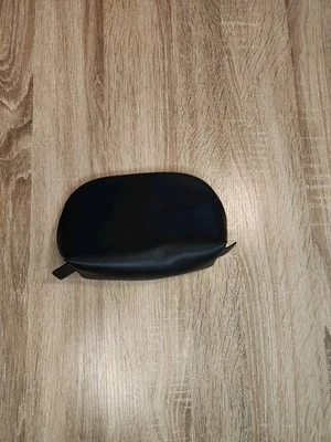 Bolsa de maquillaje negra para mujer Saks Fifth Avenue artículos de tocador cosméticos para United Airlines Foto 1 de 2