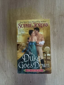 Duke Goes Down : The Duke Hunt by Sophie Jordan (2021, Mass Market) - Foto 1 di 2