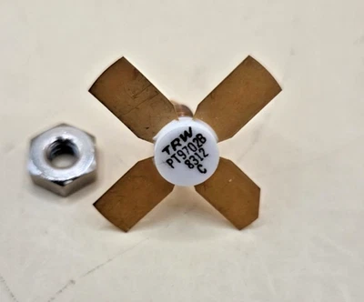 NOS TRW PT9702B TRANSISTOR RF 28V 400MHZ 20W Foto 1 de 2