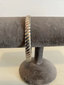 Brazalete Brazalete Plata de Ley Pesado Artesanal Firmado y Marcado Diseño de Pergamino - Imagen 1 de 4