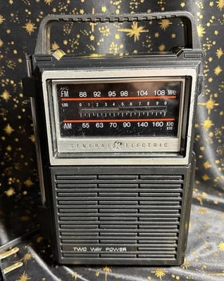 Radio AM/FM bidireccional General Electric de colección (1981) 7-2800 B Foto 1 de 4