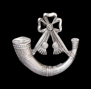 Light Infantry Cap Badge Hallmarked Silver - Foto 1 di 1