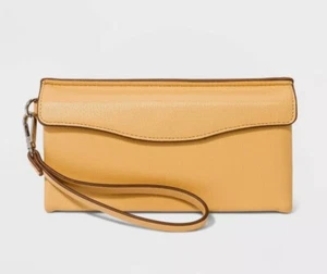 A New Day - Flap Pouch with Folded Double Interior Wristlet, Peach. New - Picture 1 of 4