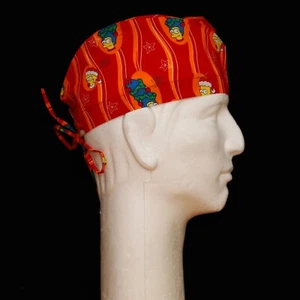 Personaggi I Simpson su Cappello Scrub Tema Rosso - Foto 1 di 1