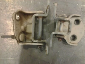 2001 Subaru Legacy RH Rear Door Hinge Set - Picture 1 of 1