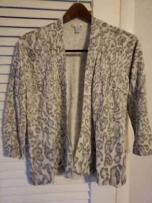 Chico's Talla 1 Plateado Estampado Leopardo Suéter Animal Cárdigan Metálico Brillante Foto 1 de 4