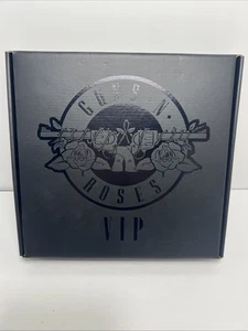GUNS N ROSES 2016 NOT IN THIS LIFETIME VIP TOUR HARD COVER BOOK - Bild 1 von 6