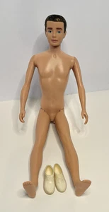 Vintage 1. Ausgabe beflockt brünette gerades Bein Ken Puppe #750 1960er MCMLX Mattel - Bild 1 von 24