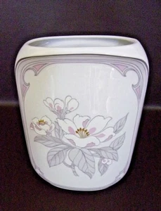 AK Kaiser Chantal Porcelain Vase Made in West Germany - Picture 1 of 7