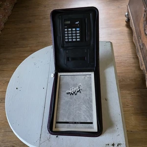 Calculadora de carga vertical vintage HAZEL Ziparound Steno Pad Borgoña - Imagen 1 de 12