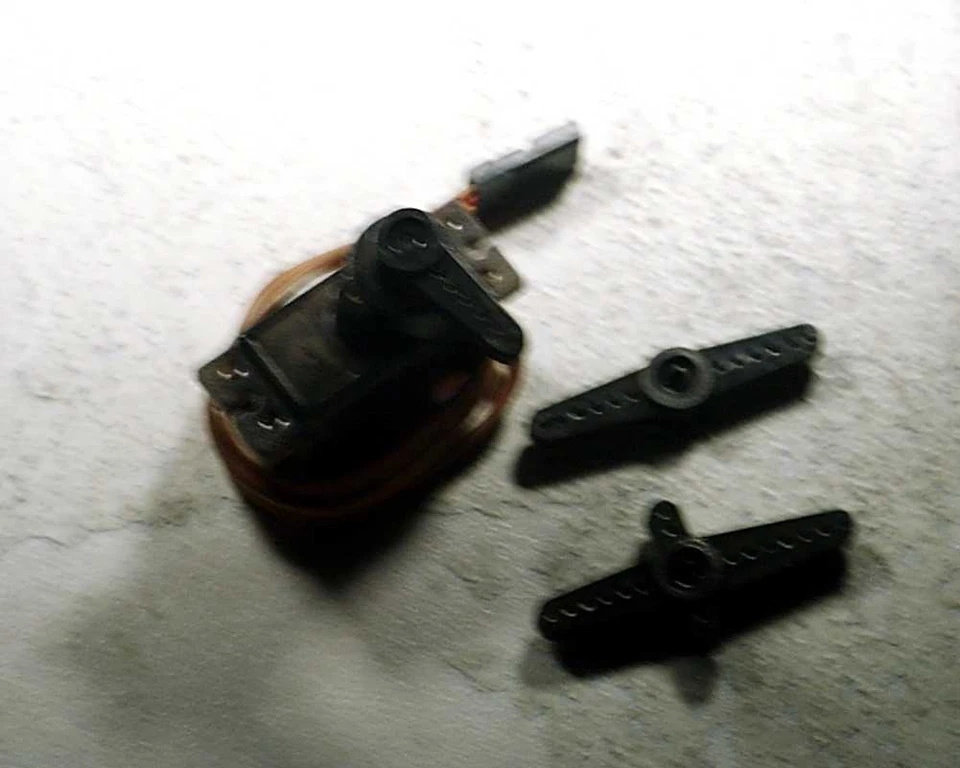 Micro Servo iPower 90MG 2,3kg 0,07s Metallgetriebe 14gramm sehr robust reduziert - Bild 1 von 1