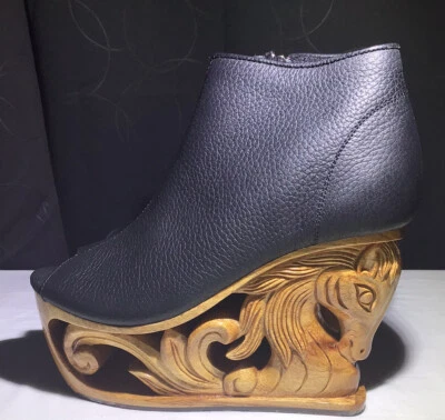 NEW Horse Hand Carved Wooden Platform Wedge Heel Shoe Size 7 - Image 1 of 4