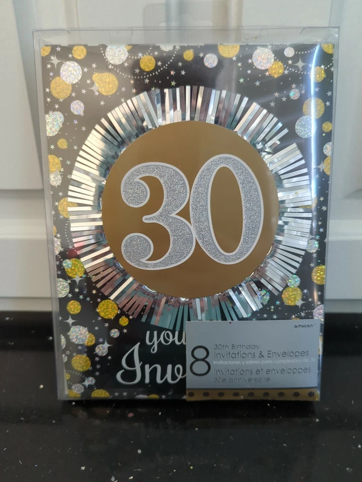 Invitaciones de cumpleaños 30 Amscan 8 quilates con sobres  Foto 1 de 1